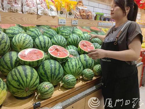 大王小王吃麒麟瓜,欢乐时光尽在此刻